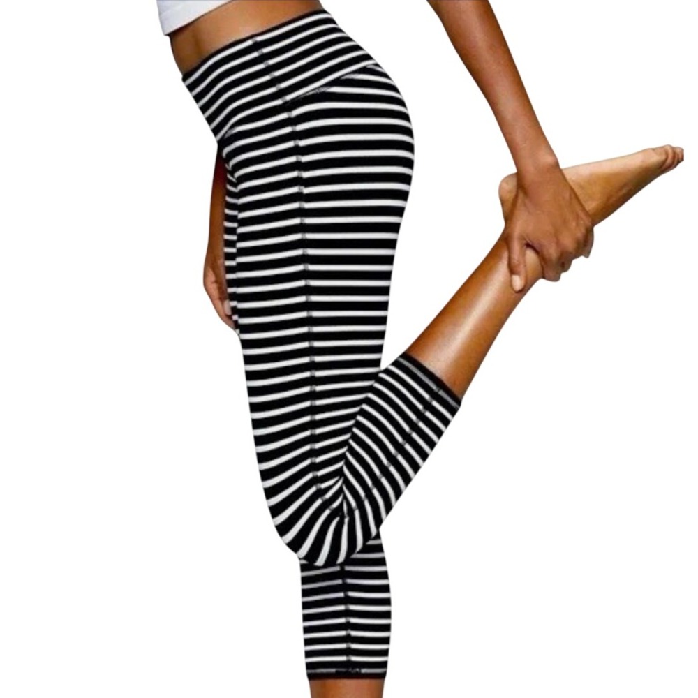 ATHLETA Black & White Stripe CROPPED CHATURANGA LEGGINGS Super Comfy ST S TALL